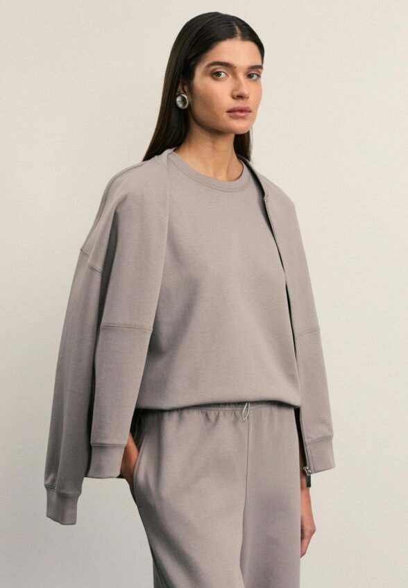 Футболка Zarina