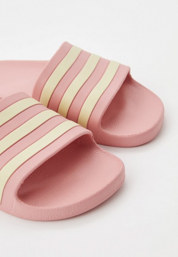 Сланцы adidas
