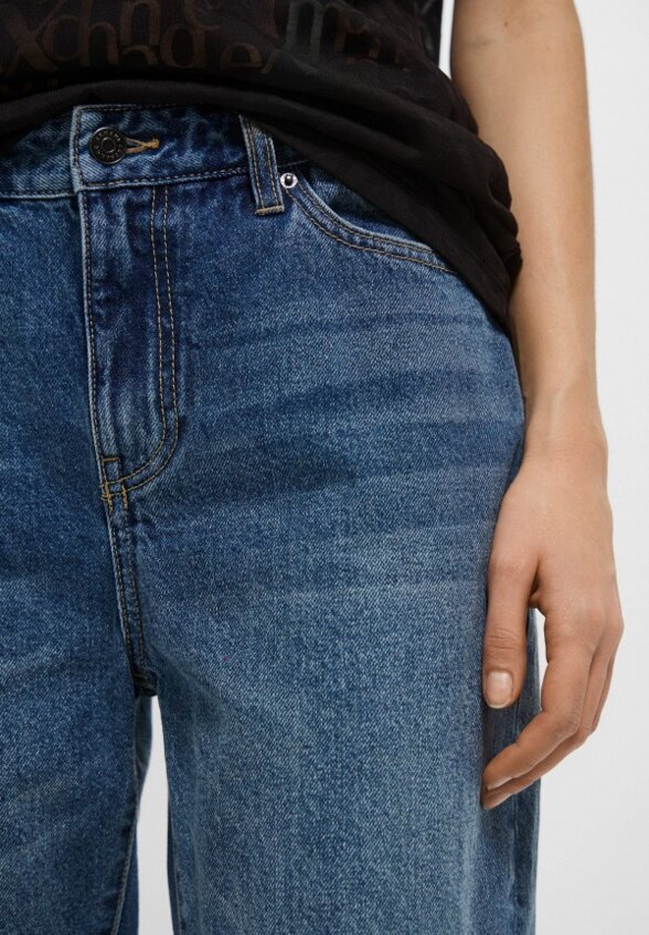 Джинсы Armani Exchange