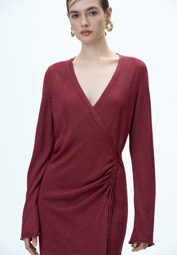 Платье Brusnika