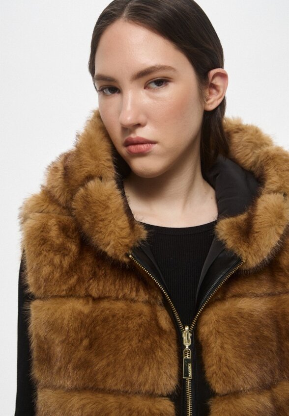 Жилет меховой Max & Moi