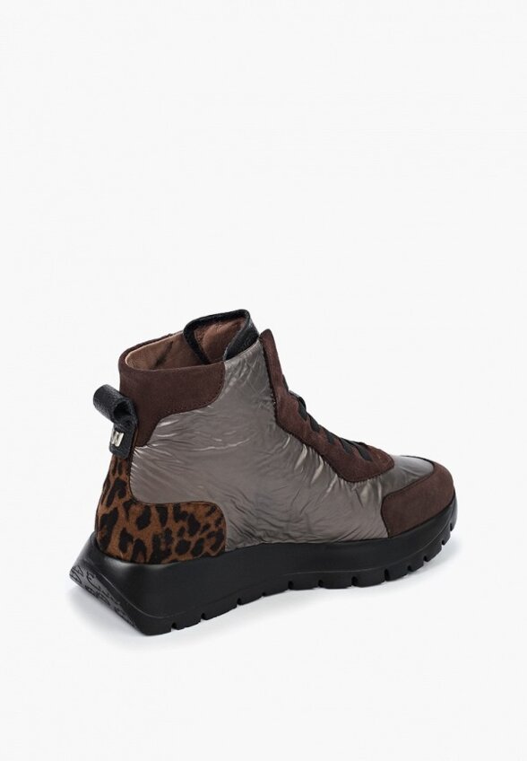 Кроссовки Wonders