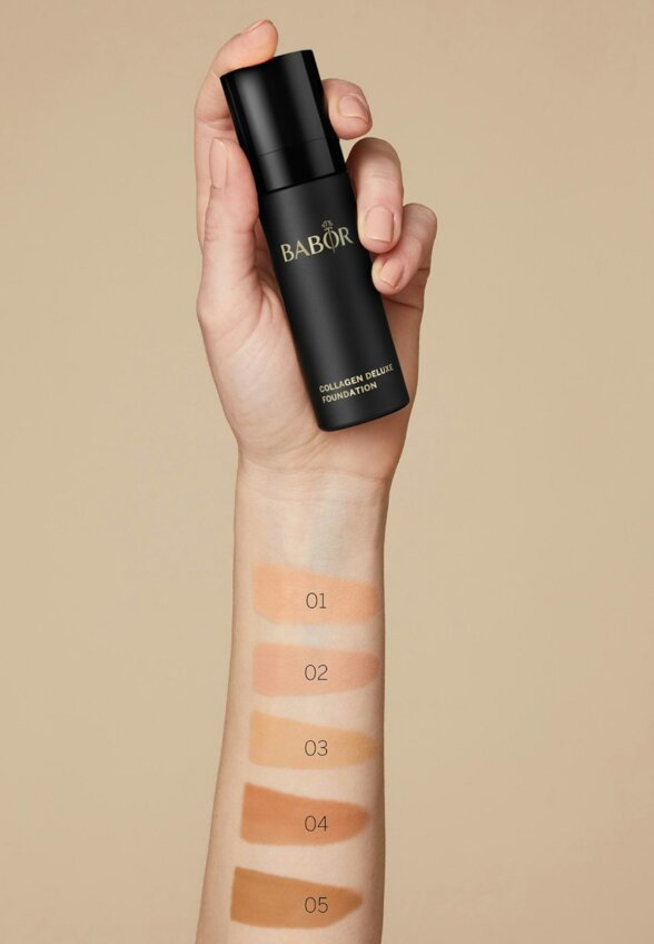 Тональный Крем Коллаген Deluxe, тон 02 слоновая кость