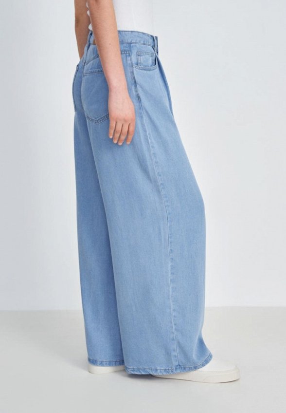 Джинсы Finn Flare