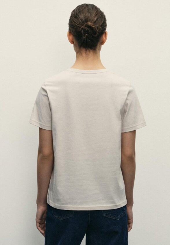 Футболка Zarina