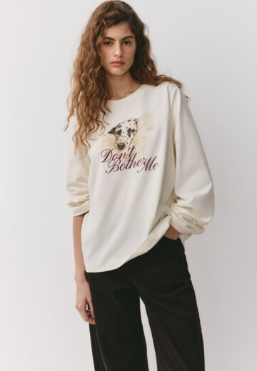 Лонгслив оверсайз с бархатным эффекетом и принтом