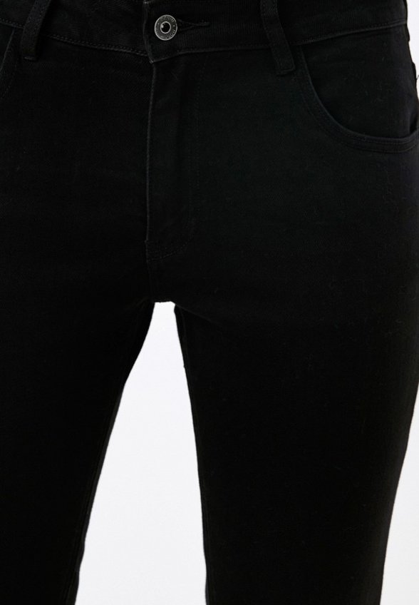 Джинсы Mossmore