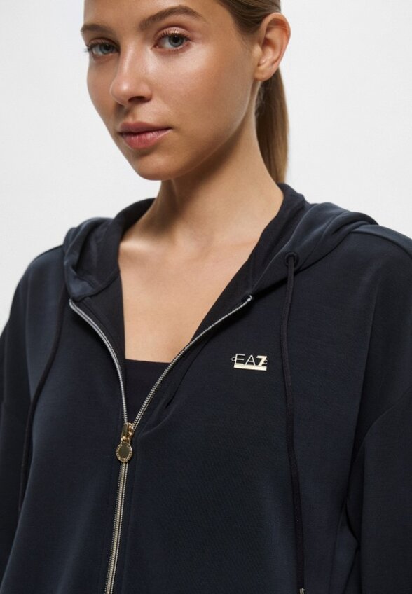 Толстовка EA7