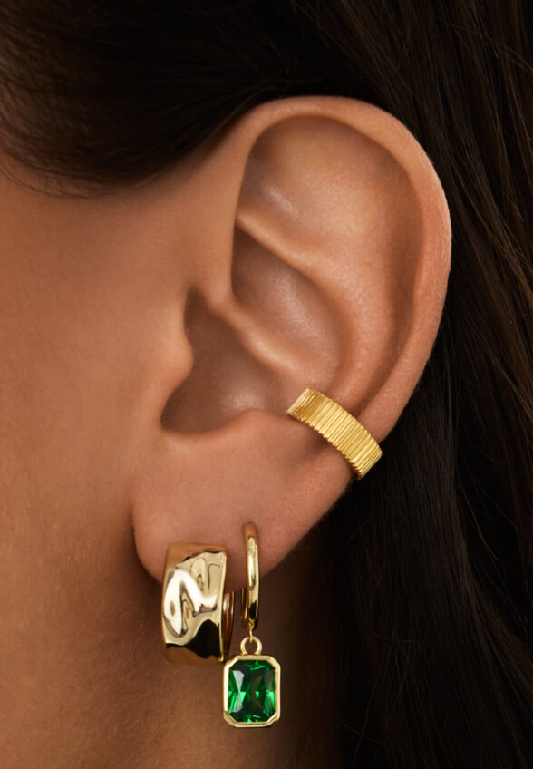 Серебряные серьги-кольца из мятого металла в покрытии желтое золото MIE