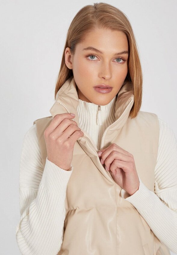 Жилет утепленный To Be Blossom