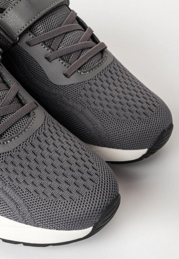 Кроссовки Tikkago