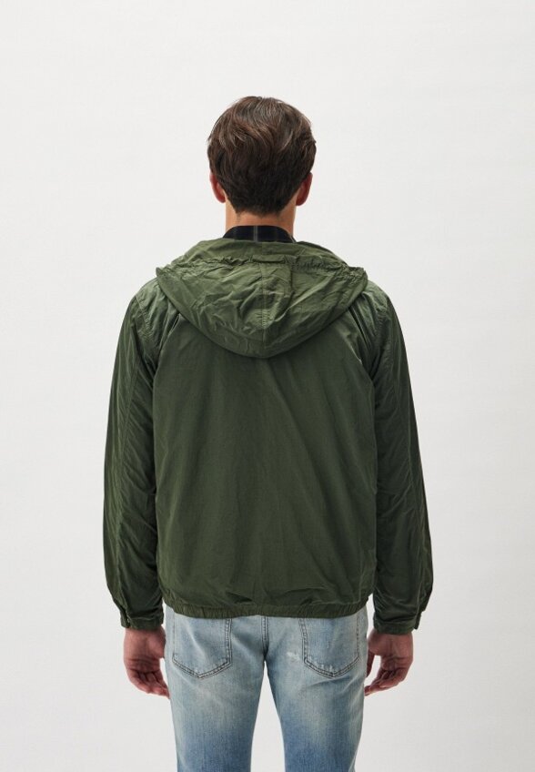 Ветровка Closed