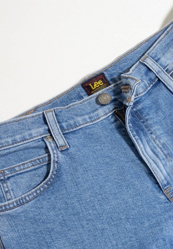 Джинсы Lee