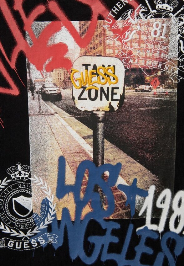 Футболка Guess