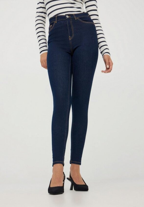 Джинсы Terranova