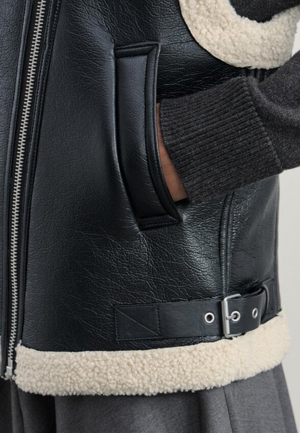 Жилет кожаный Zarina