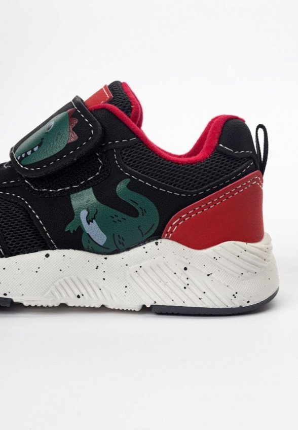 Кроссовки Tikkago