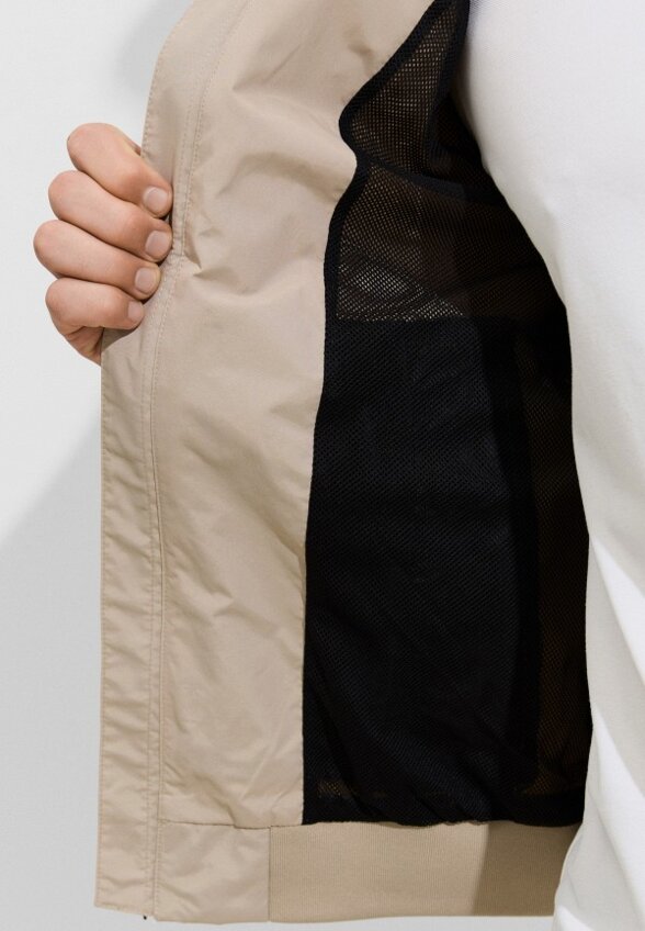 Ветровка EA7