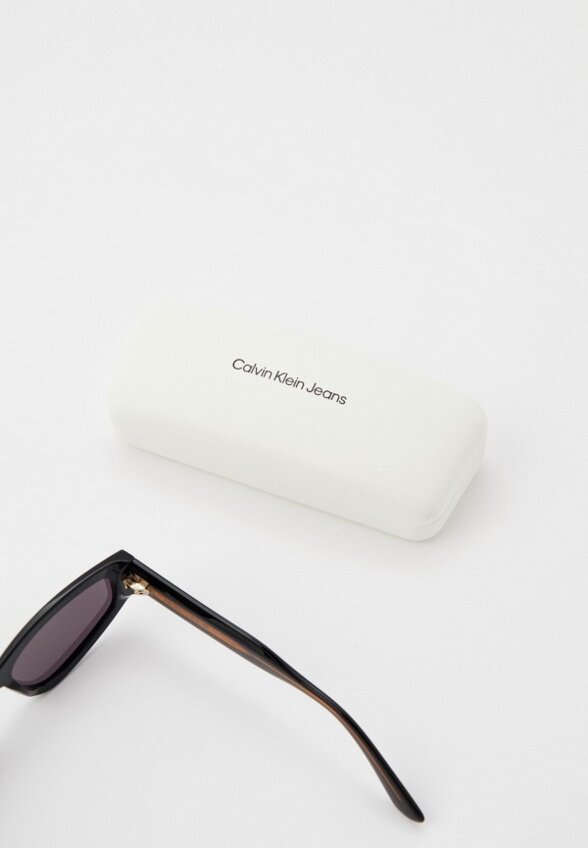 Очки солнцезащитные Calvin Klein