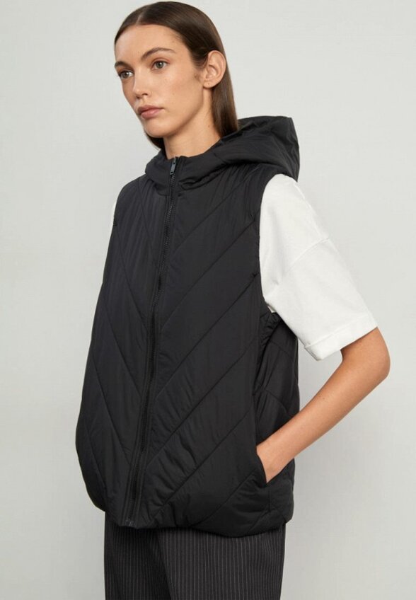 Жилет стеганый Emka