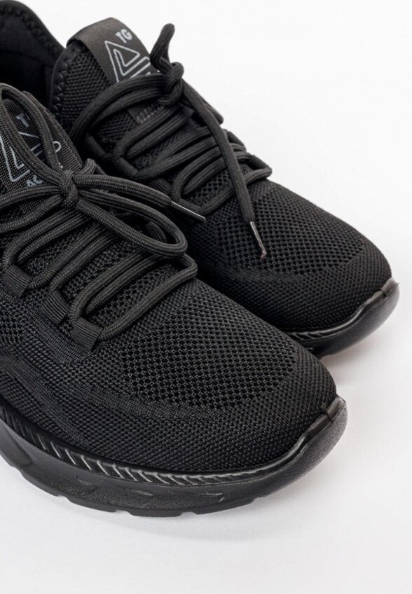 Кроссовки Tikkago