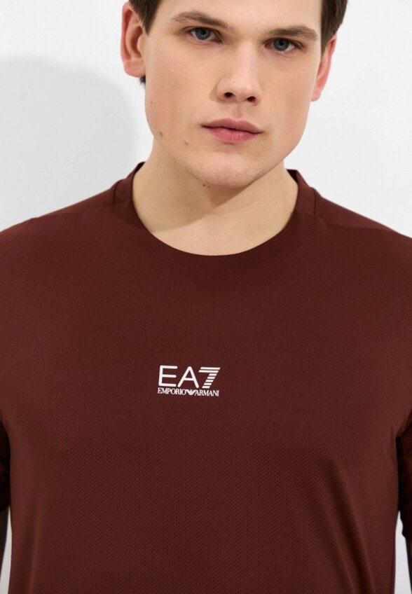 Футболка спортивная EA7