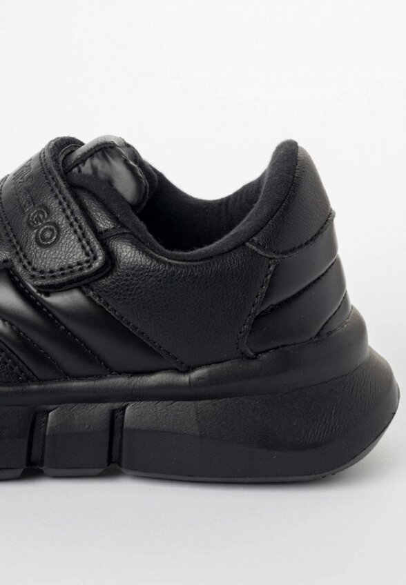 Кроссовки Tikkago