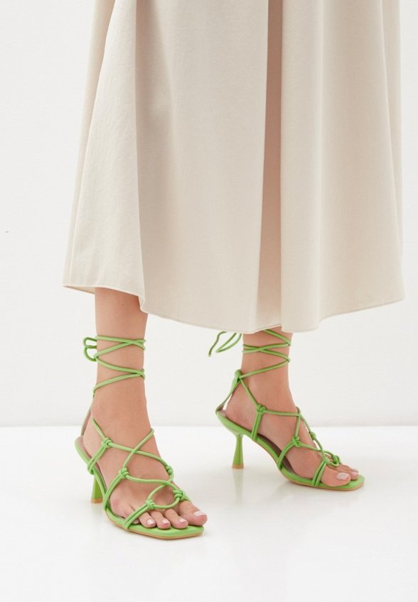 Босоножки L37