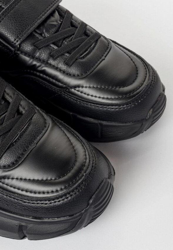 Кроссовки Tikkago