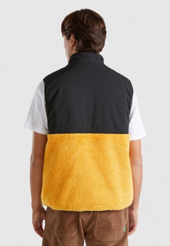 Жилет спортивный United Colors of Benetton