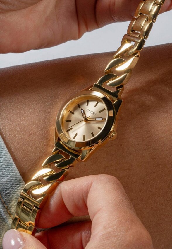 Часы Guess