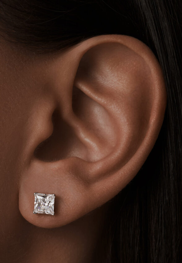 Cеребряные квадратные серьги-гвоздики с фианитом 6 мм MIE