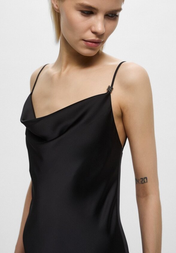 Платье и цепь Hugo