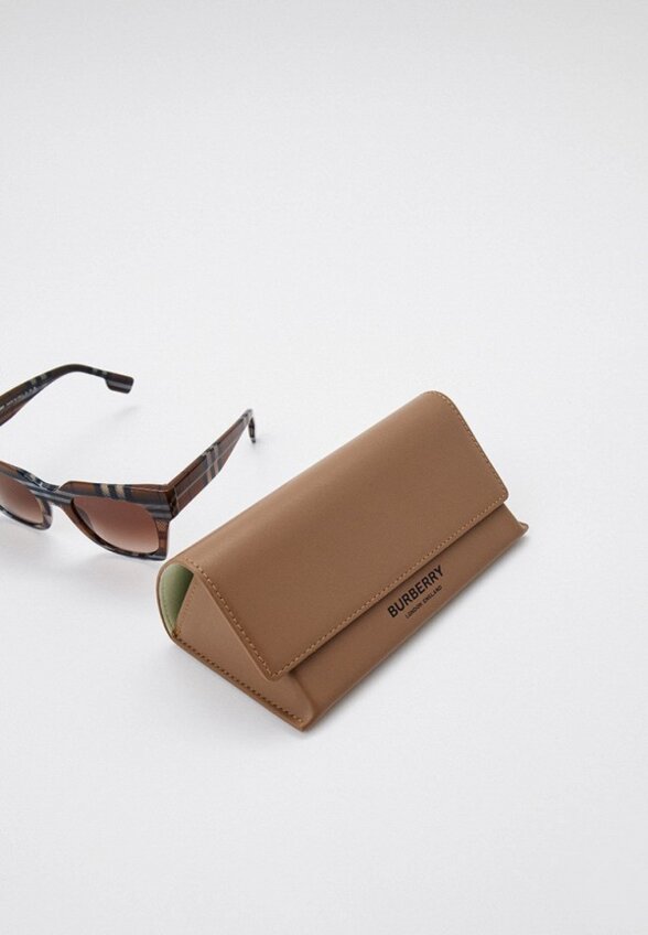 Очки солнцезащитные Burberry