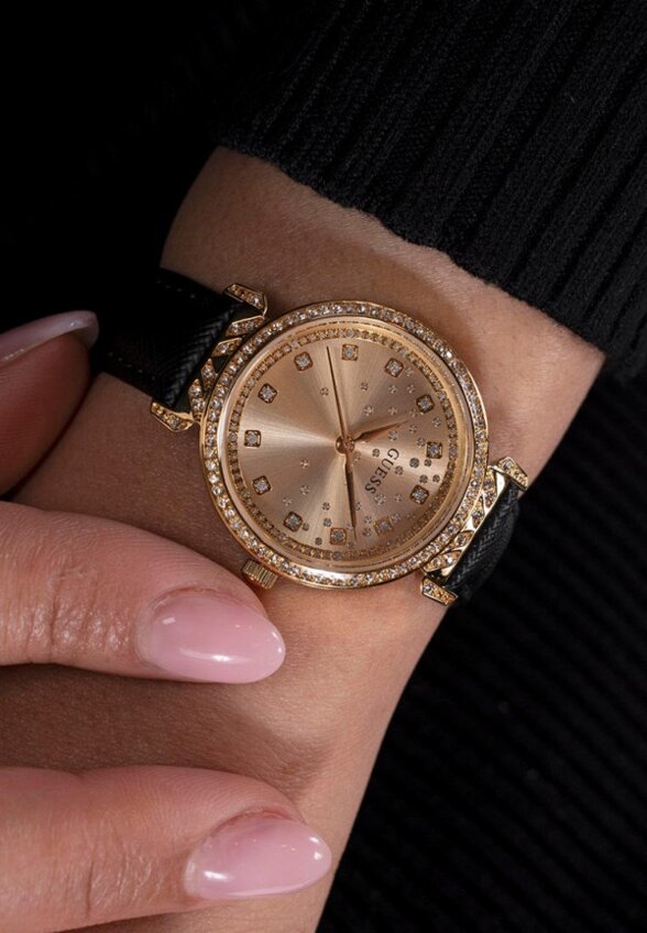 Часы Guess
