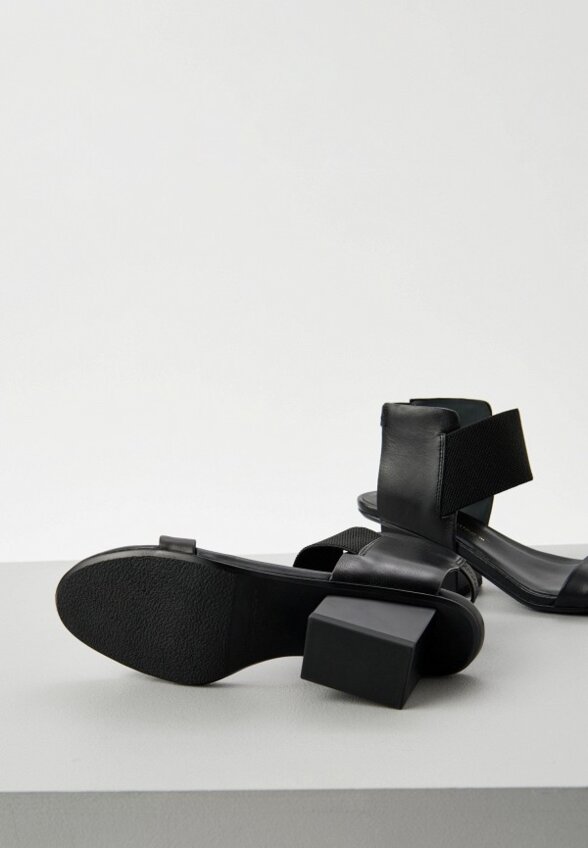 Босоножки United Nude