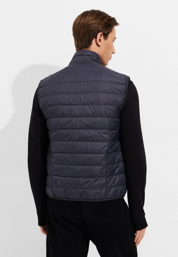 Жилет утепленный EA7