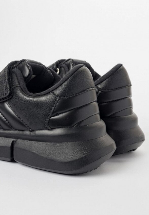 Кроссовки Tikkago