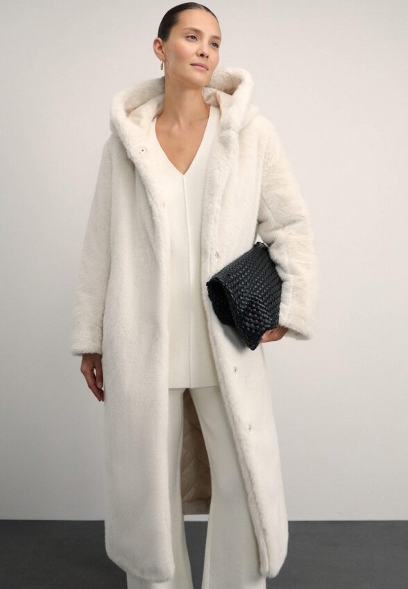 Пальто меховое Zarina