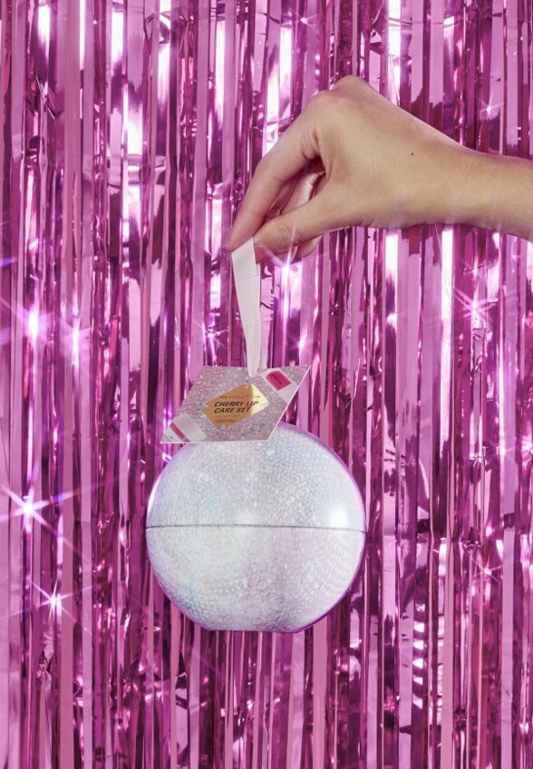 Набор косметики Revolution