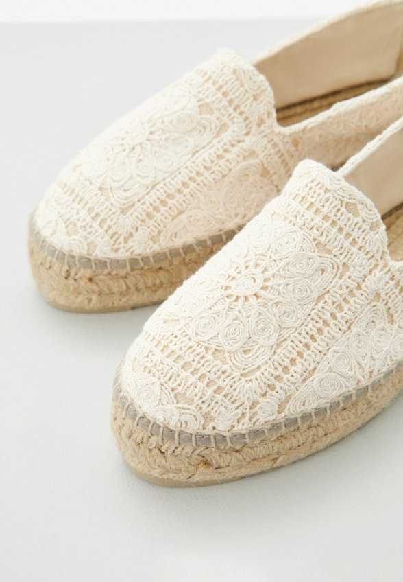 Эспадрильи Manebi