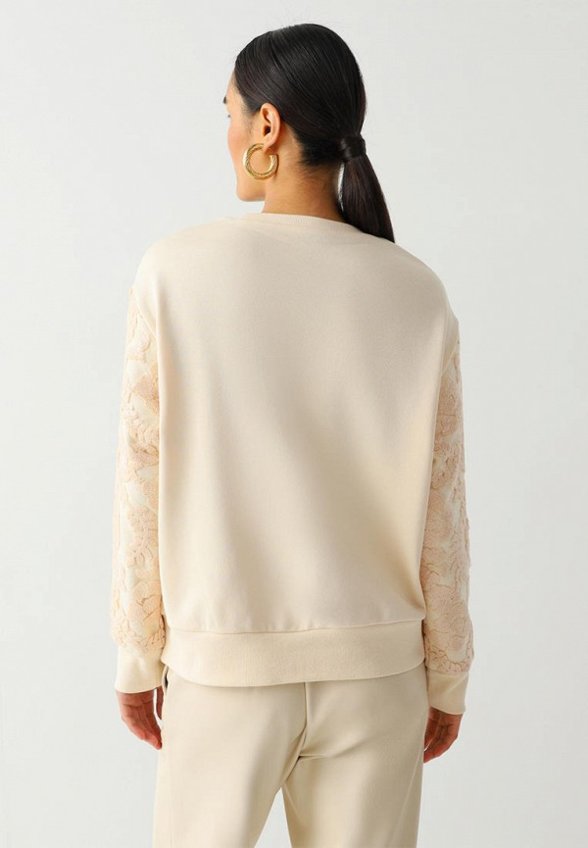 Свитшот Lilly Bennet