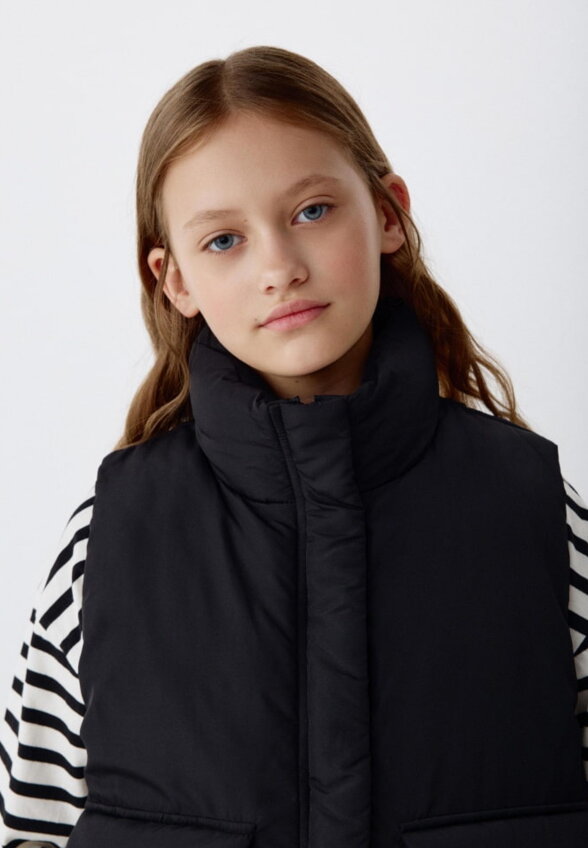 Демисезонный жилет для девочек