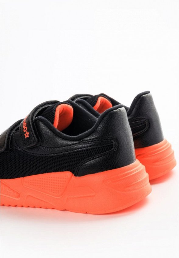 Кроссовки Tikkago