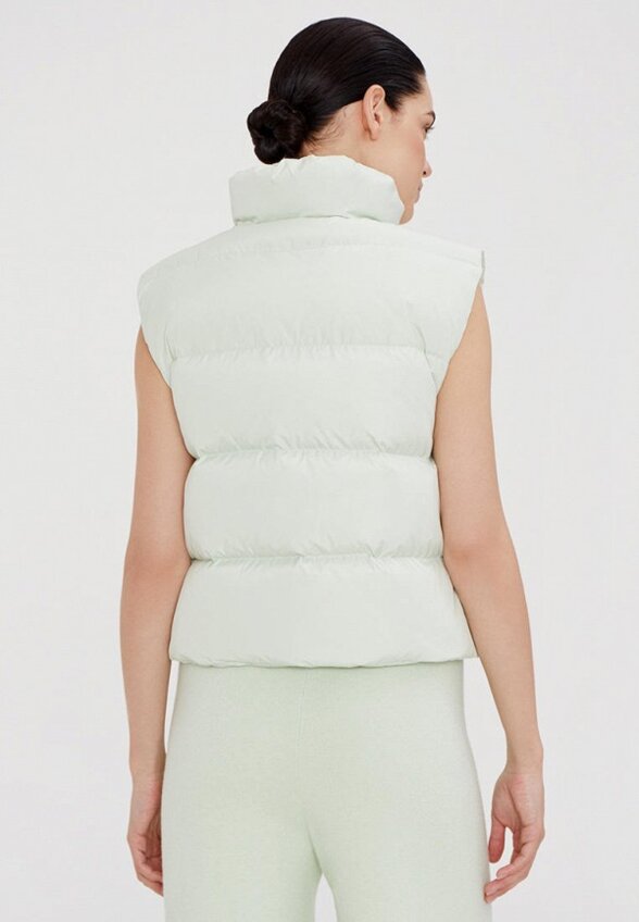 Жилет утепленный To Be Blossom