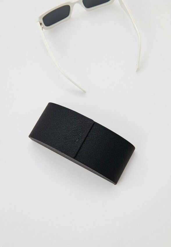 Очки солнцезащитные Prada