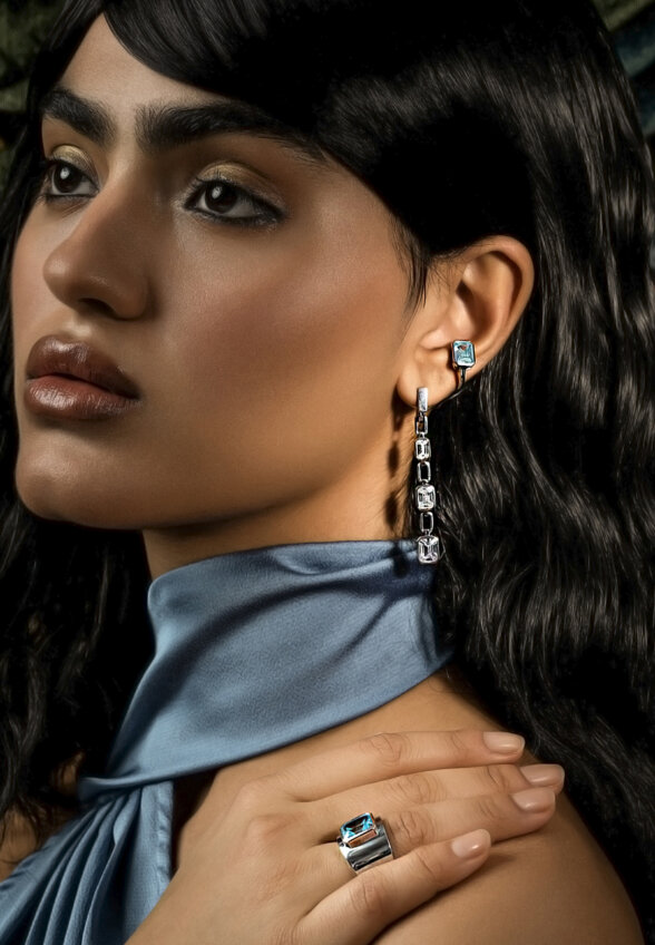 Серебряное кольцо ПОЛНОЧЬ с голубым фианитом в огранке Эмеральд MIE