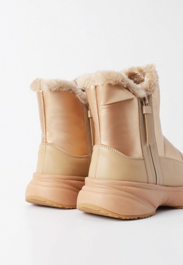 Дутики Nominee