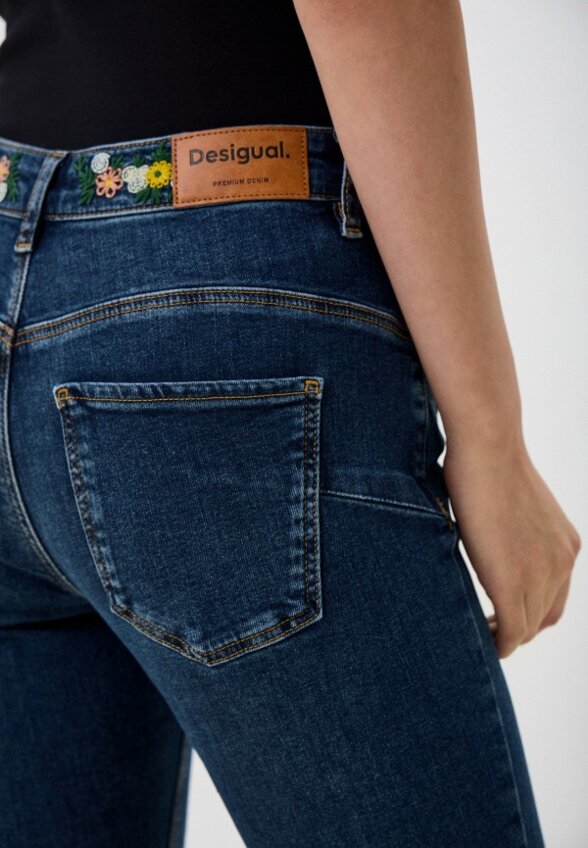 Джинсы Desigual