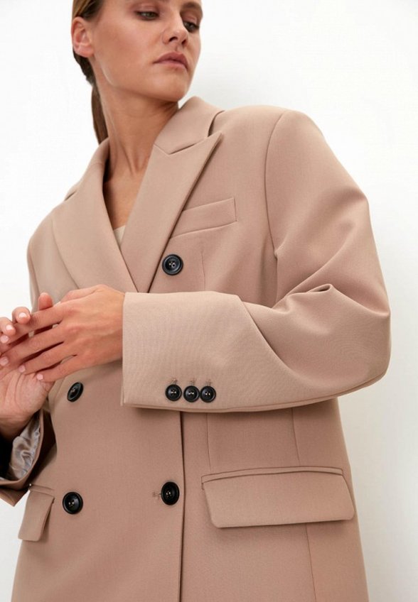 Пальто двубортное Brusnika